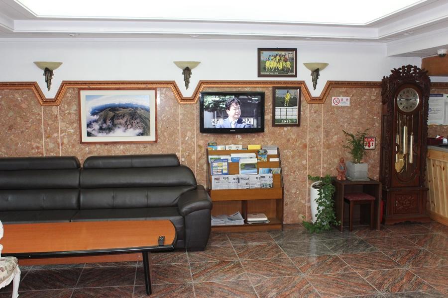Hyundai Tourist Hotel Jeju Exterior photo