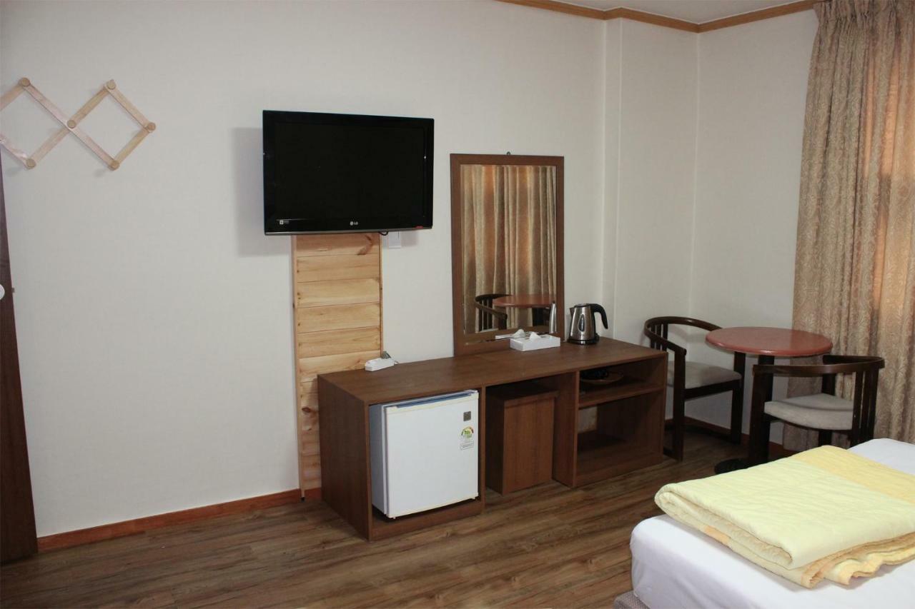 Hyundai Tourist Hotel Jeju Exterior photo